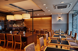 銀座木村家　2F 喫茶の店内写真